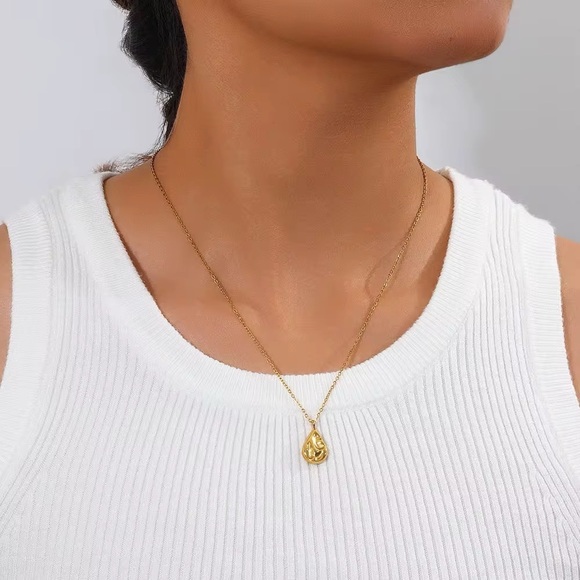 18K Gold Plated Teardrop Pendant Necklace - Picture 1 of 6